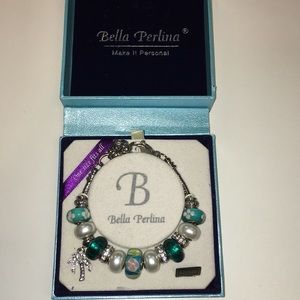 Beautiful Bella bracelet w/dangling palm🌴charm!